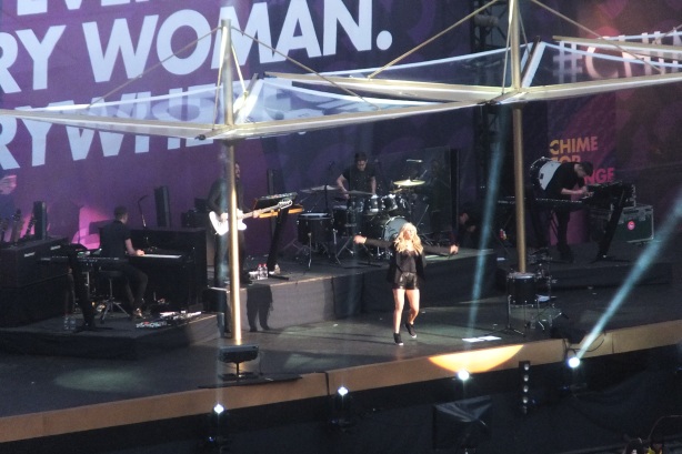 Despite sound issues, Ellie Goulding pulls it off, Sounds of Change (Chime for Change) concert, London June 1st 2013, UK